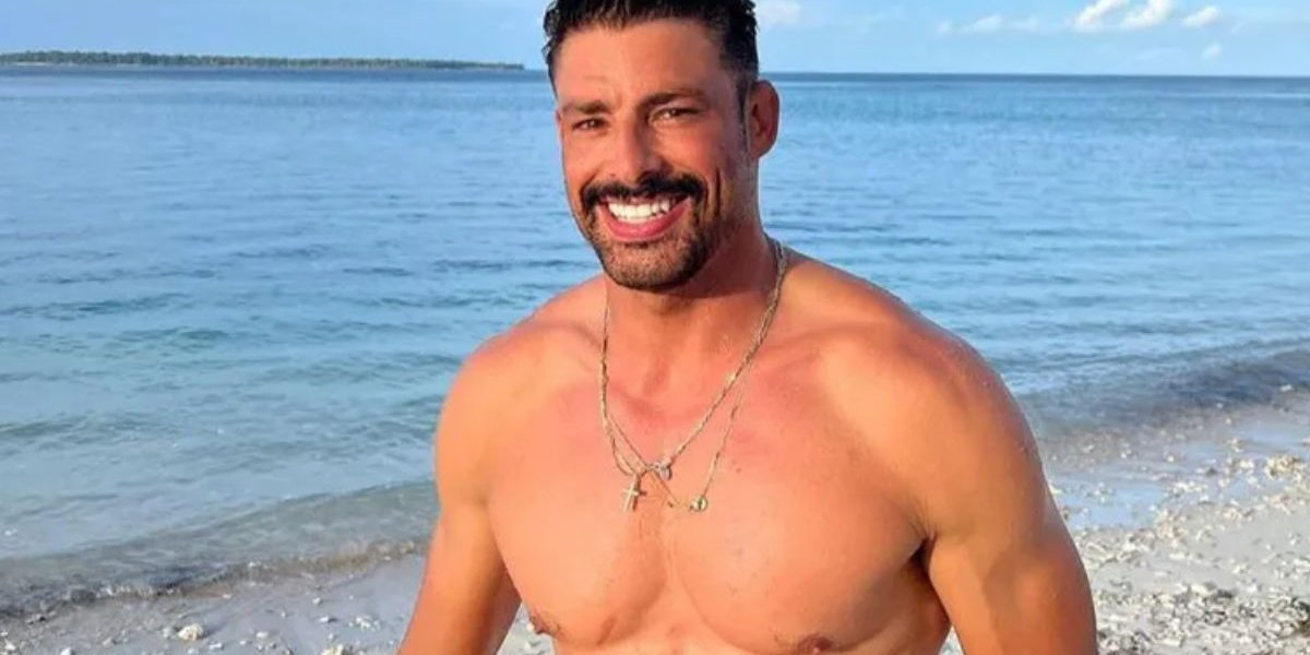 Cauã Reymond fica à deriva em Bali após perda de prancha