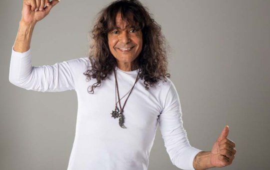 Luiz Caldas causa polêmica com meme sobre maconha e trilha de Bezerra da Silva