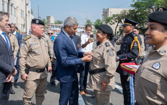 PMs são condecorados pelo Dia do Soldado
