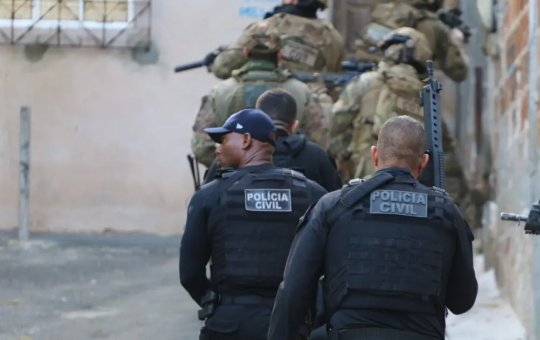 Polícia Civil confisca arsenal de guerra avaliado em 3 milhões de reais na Bahia