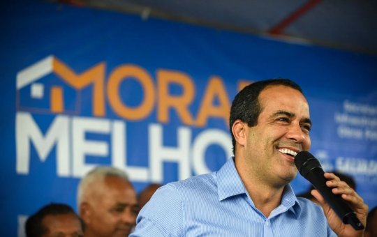 Bruno Reis surge em esteira e escreve "nesse pique que eu trabalho todos os dia"