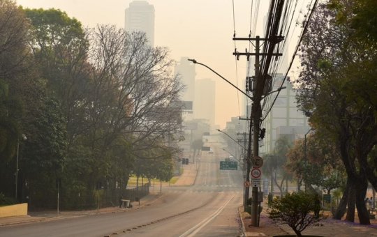 Fumaça avança por diversas regiões do país neste domingo
