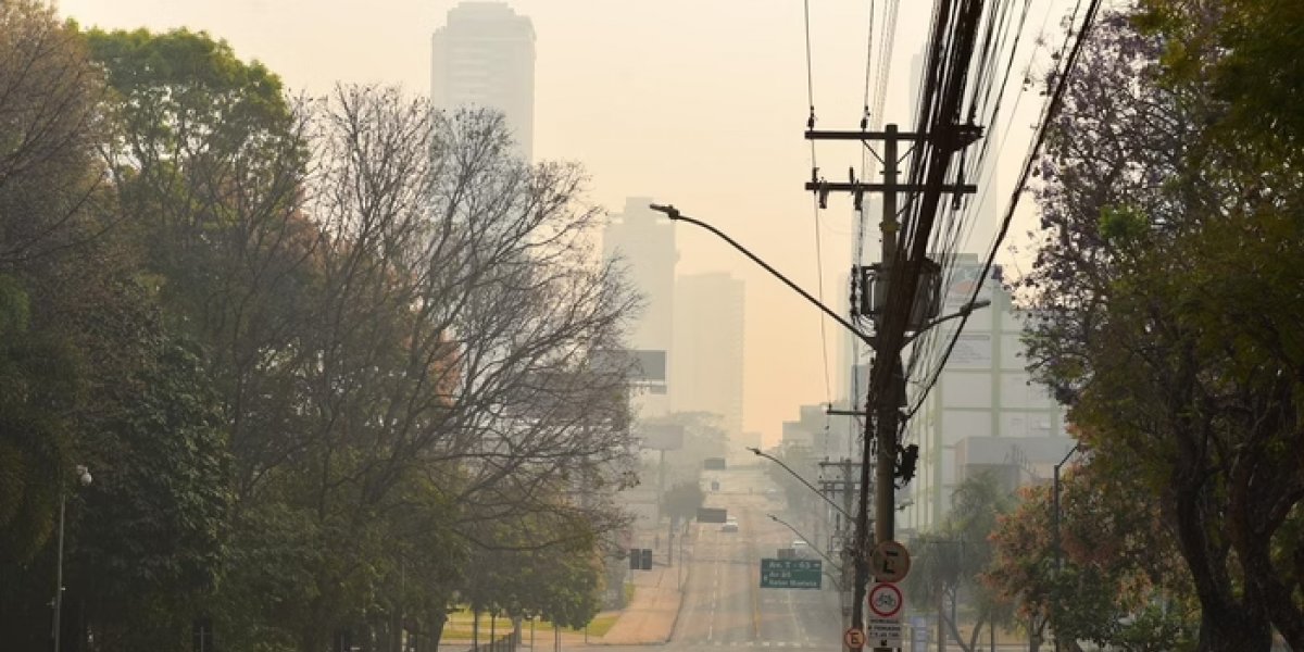 Fumaça avança por diversas regiões do país neste domingo