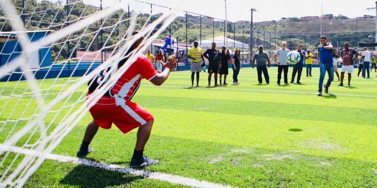 Prefeitura de Salvador inaugura nova academia e campo sintético