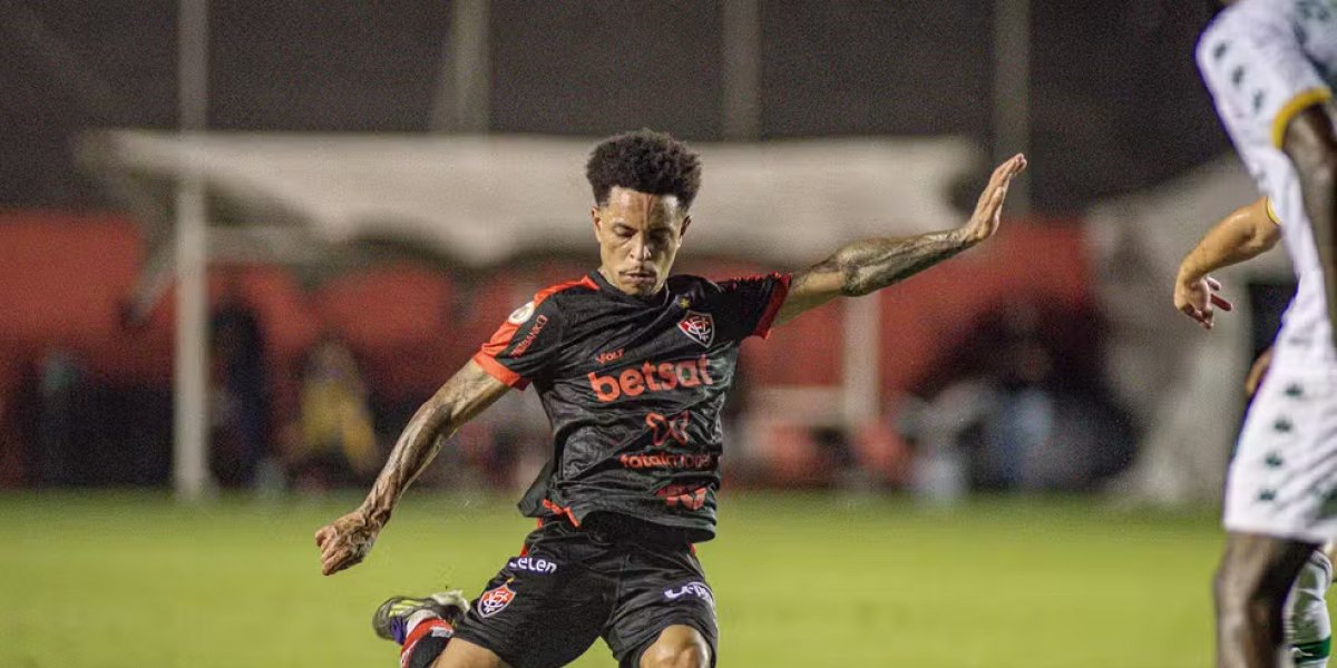 Matheusinho sofre lesão na coxa e desfalca o Vitória em momento decisivo