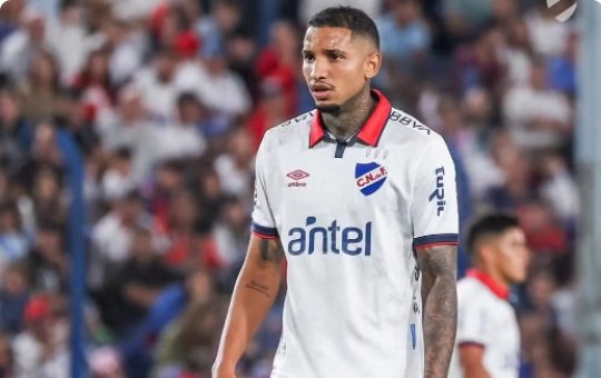 Jogador uruguaio Juan Izquierdo segue internado