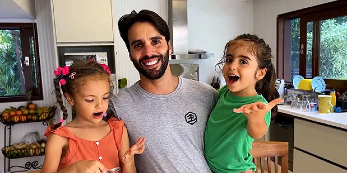 Filhas de Ivete Sangalo aproveitam domingo de pescaria com o pai