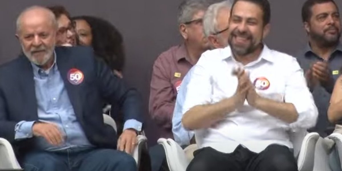 Durante comício de Boulos, trecho do hino nacional é cantado em linguagem neutra