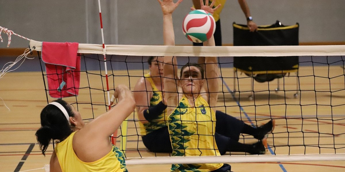 Paralimpíadas 2024: Brasil estreia com vitória no vôlei sentado feminino