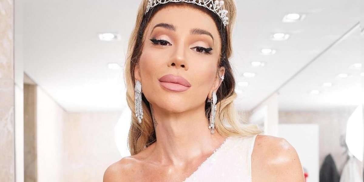 Maya Massafera compartilha vídeo aos beijos com homem misterioso