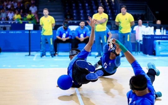 Paralimpíadas 2024: Brasil vence EUA no goalball e inicia bem a defesa do título