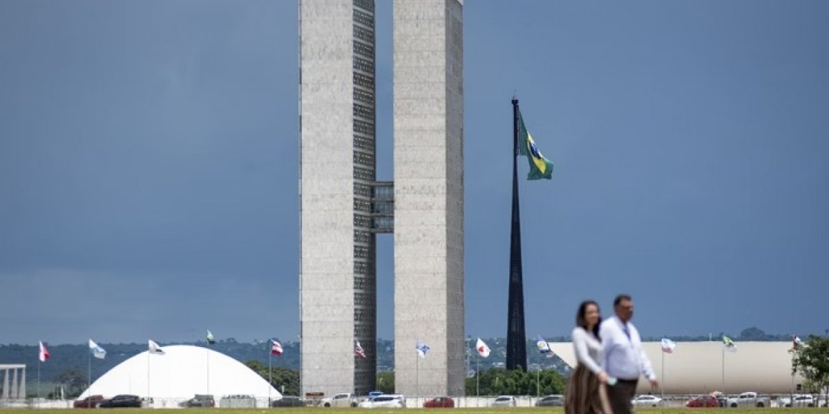 Reajuste: Servidores públicos terão aumento bilionário de 2025