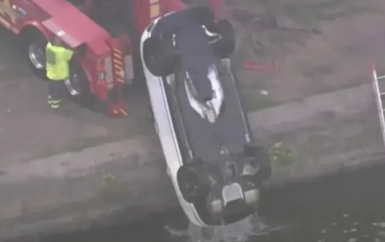 Veículo cai em rio na Filadélfia durante encontro íntimo; casal é resgatado