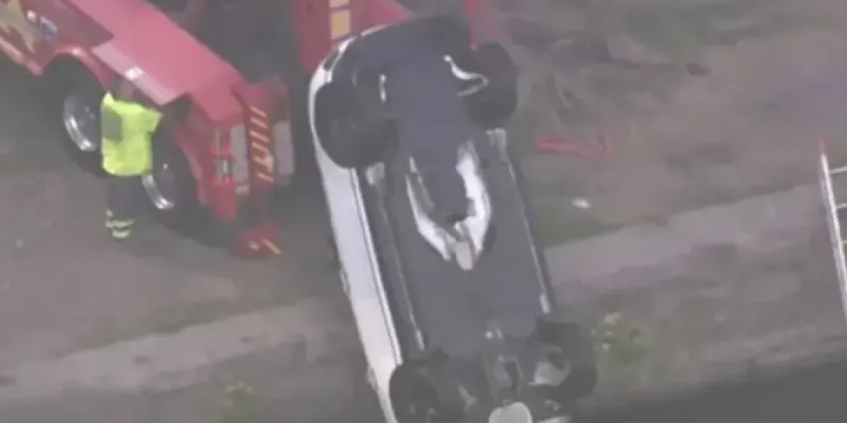 Veículo cai em rio na Filadélfia durante encontro íntimo; casal é resgatado