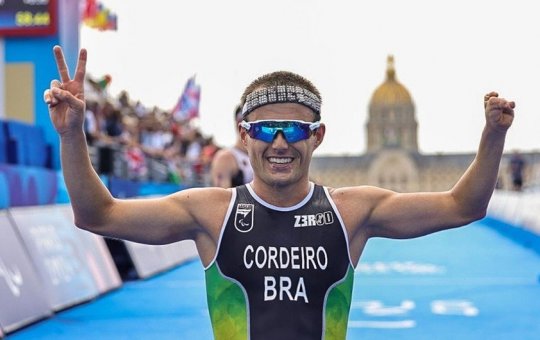 Paralimpíadas 2024: Ronan Cordeiro conquista prata e faz história no triatlo
