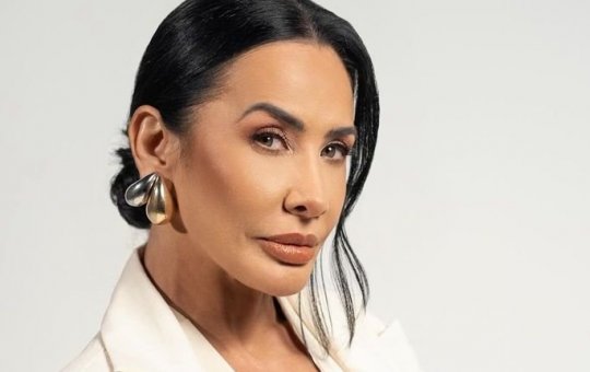 Scheila Carvalho remove ácido hialurônico do rosto e mostra procedimento