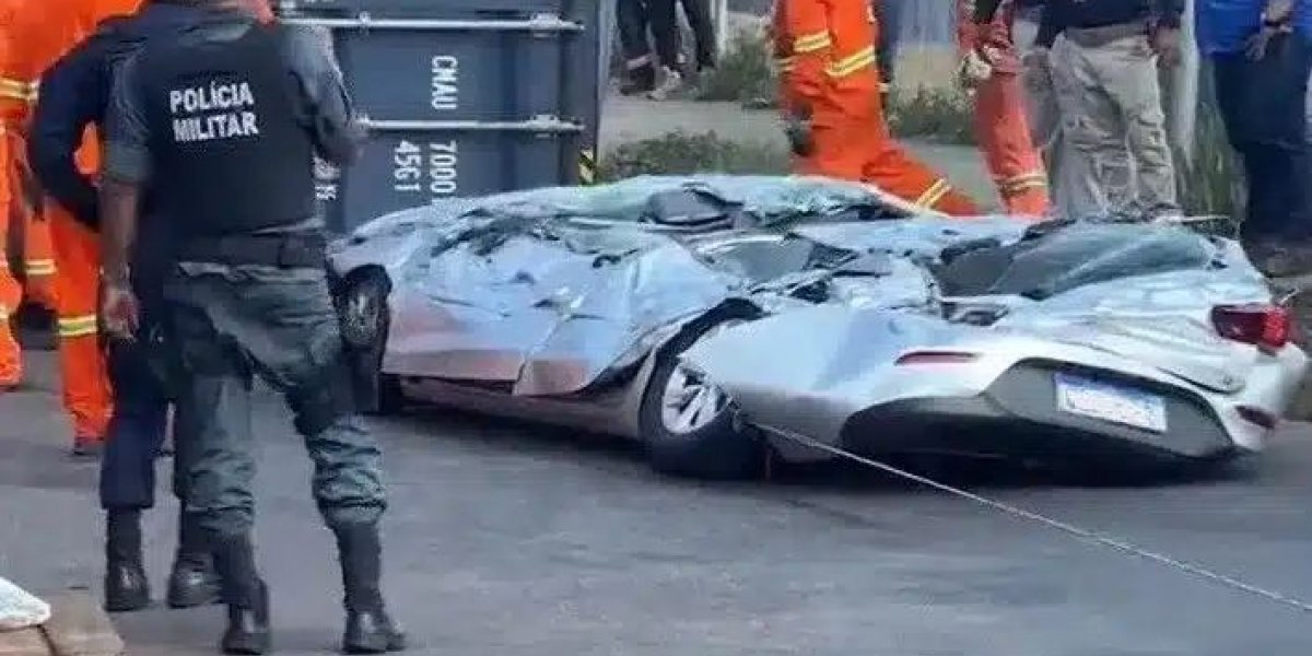 Carreta tomba em cima de carro e mata motorista no Amazonas