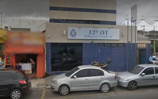 Suspeito de roubar baiana de acarajé é agredido em Itapuã