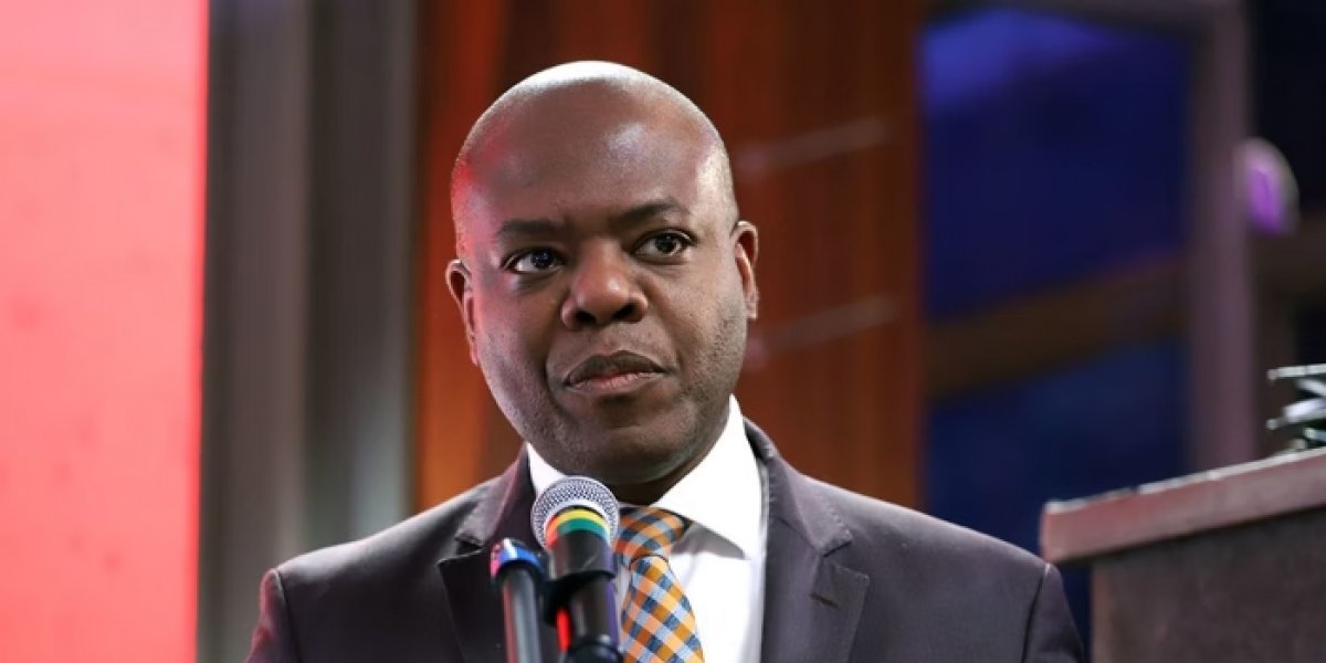 Silvio Almeida busca acolhimento espiritual enquanto PF ouvirá possível vítima