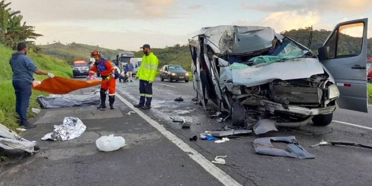 Três pessoas morrem em acidente na BR-324 nesta quarta-feira (11)