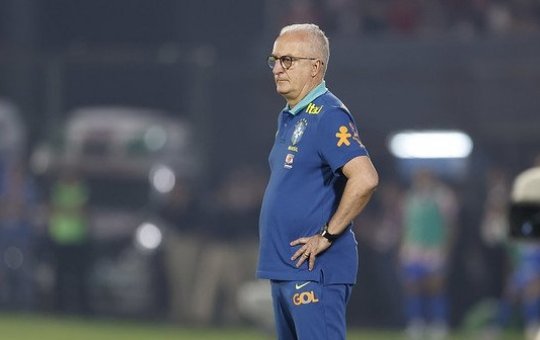 Brasil perde para Paraguai com direito a "Olé" e Dorival afirma: "não é fácil"