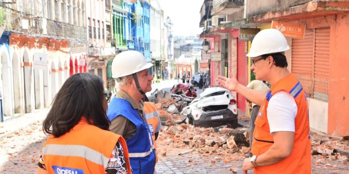 Codesal isola imóvel que desabou na Ladeira do Taboão