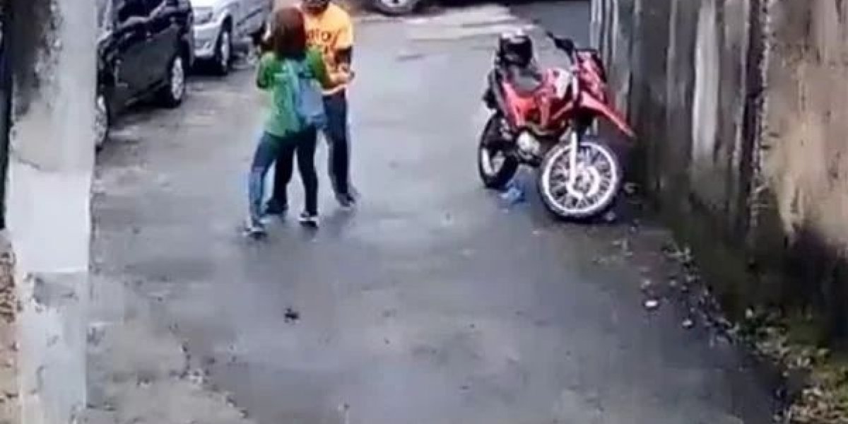 Suspeito se veste de mototáxi e assalta jovem no bairro de Saboeiro, em Salvador