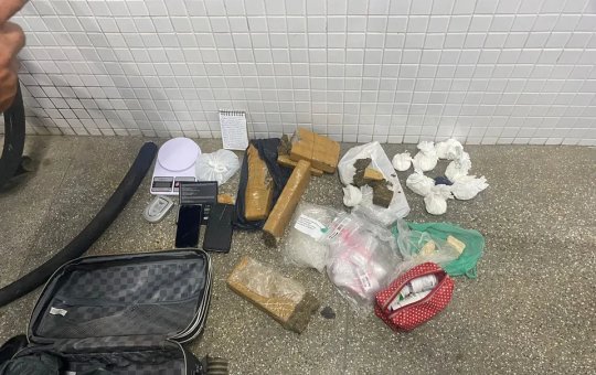 Mulher é apreendida com mala cheia de drogas no bairro do Rio Vermelho