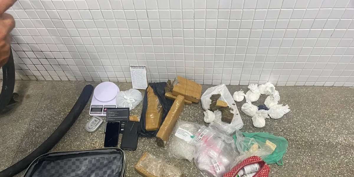 Mulher é apreendida com mala cheia de drogas no bairro do Rio Vermelho