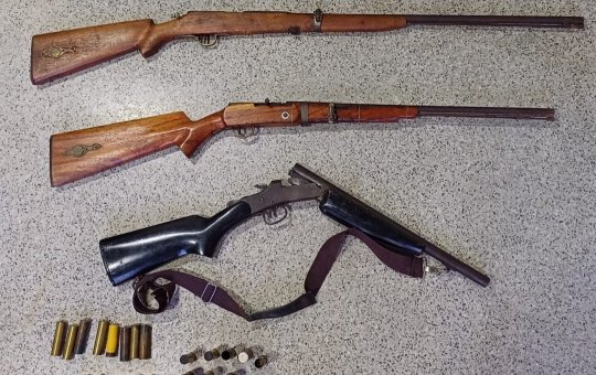 Policiais militares prendem suspeito com armas em Antônio Gonçalves