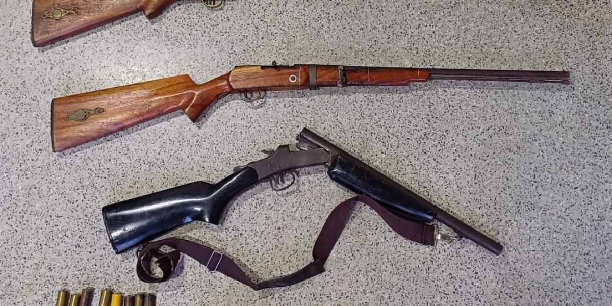 Policiais militares prendem suspeito com armas em Antônio Gonçalves