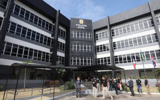 Suspeito de assassinar tatuador no Garcia se apresenta na delegacia