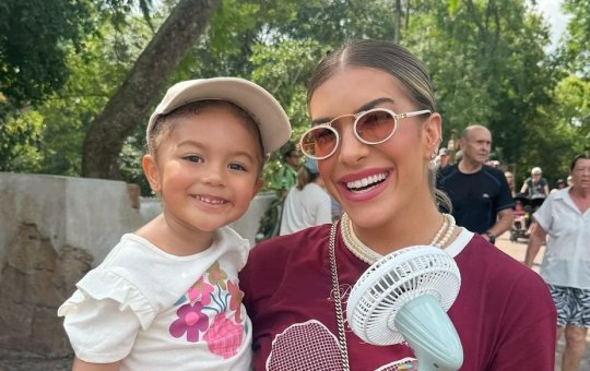 Alerta de fofura! Liz surpreende Lore Improta com reação a presente: "Só esse?"