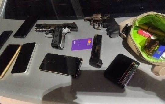 Polícia prende suspeitos de assaltos e recupera carro roubado na Graça