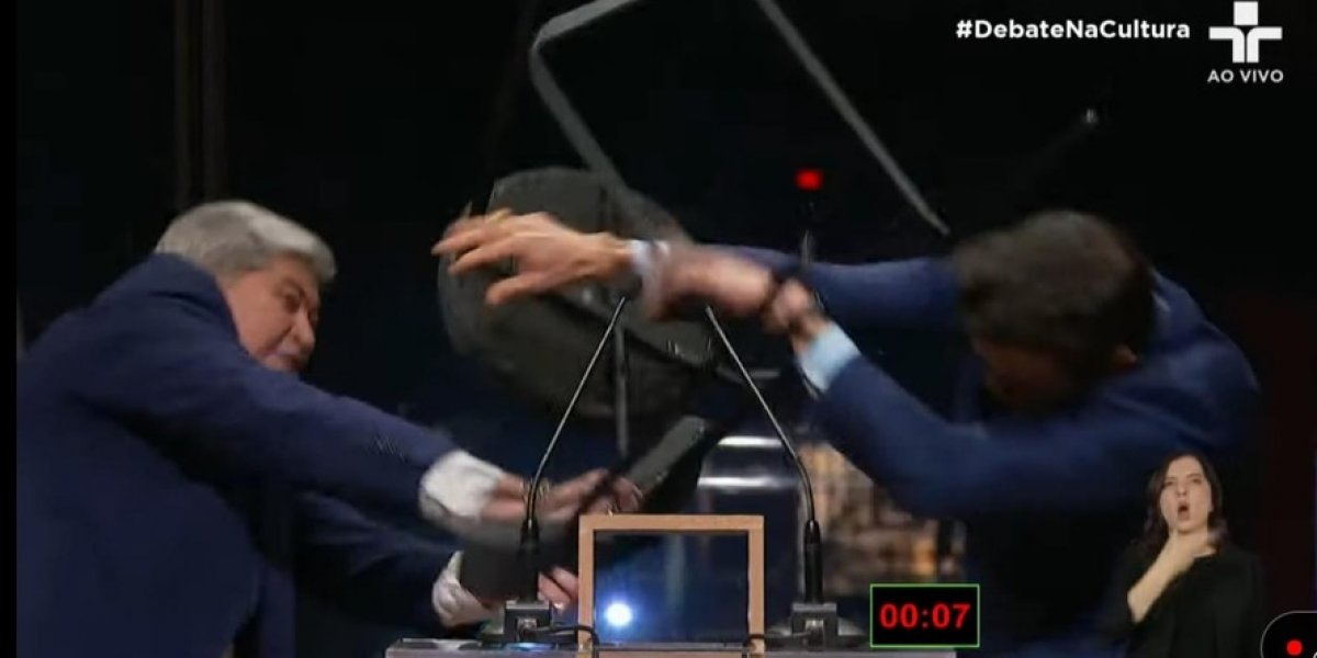 Datena agride Pablo Marçal com cadeirada em debate; veja vídeo