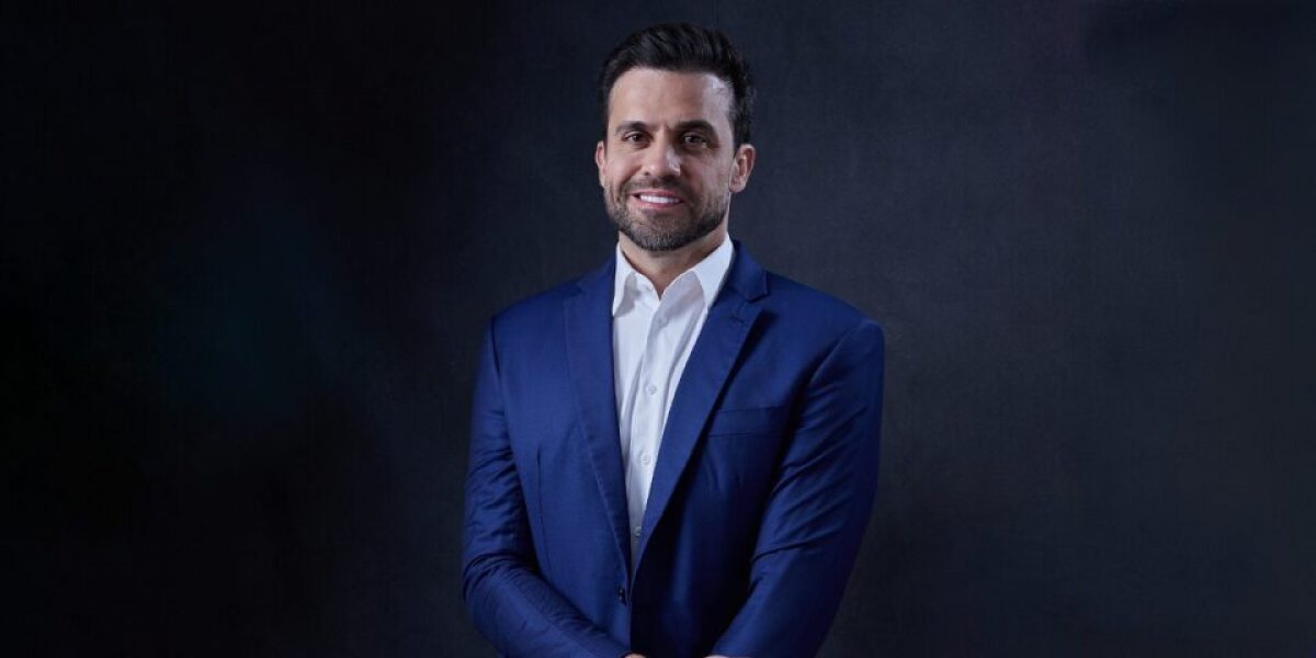 Manifestante provoca Marçal com banco em caminhada