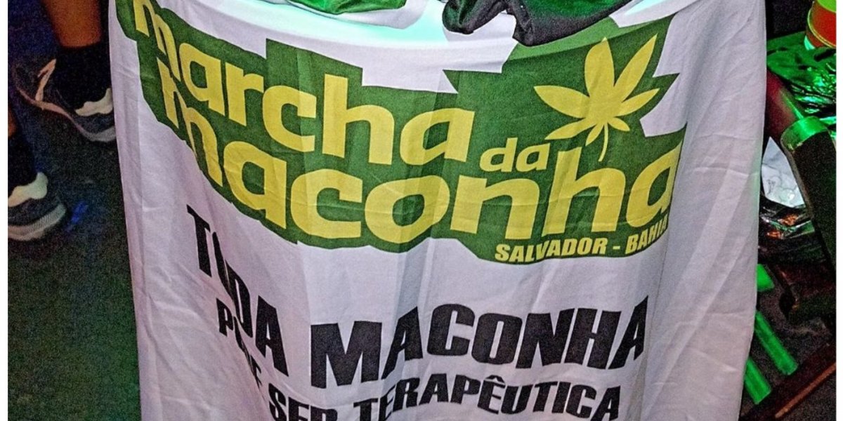 Marcha da maconha pede legalização em Salvador