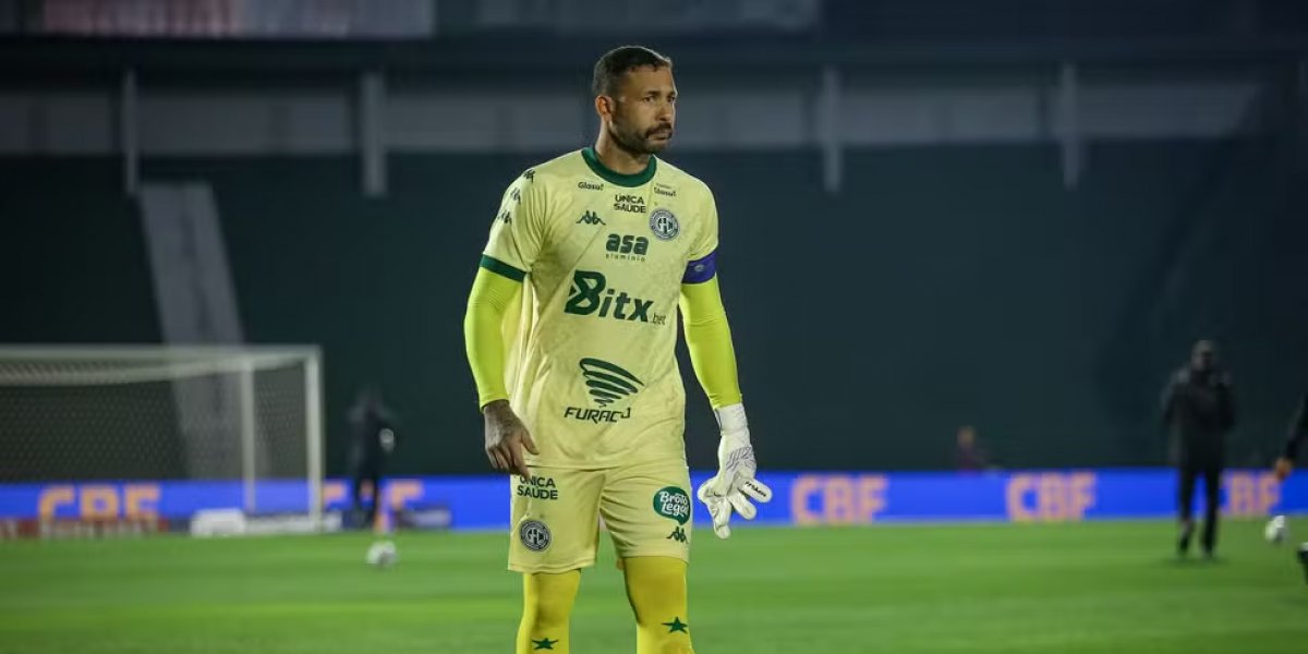 Goleiro é expulso após chamar árbitro de 'maconheiro' em jogo
