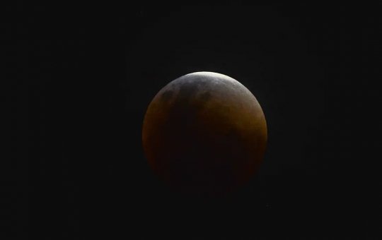 Eclipse lunar e Superlua da Colheita: o que esperar do fenômeno?