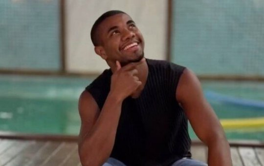 Davi recria cena da cadeirada de Datena