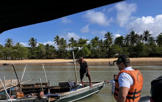 Pescador idoso é resgatado após ficar à deriva no litoral do Extremo Sul baiano
