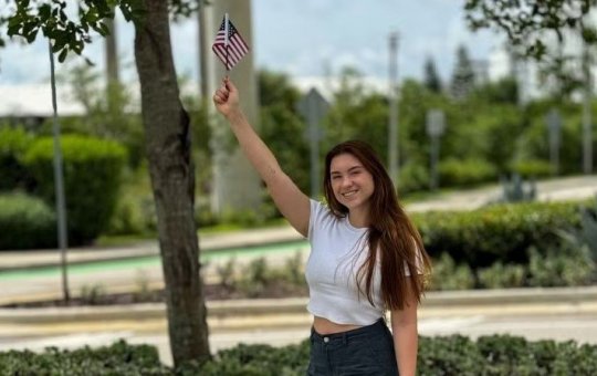 Filha de Gugu se torna cidadã americana