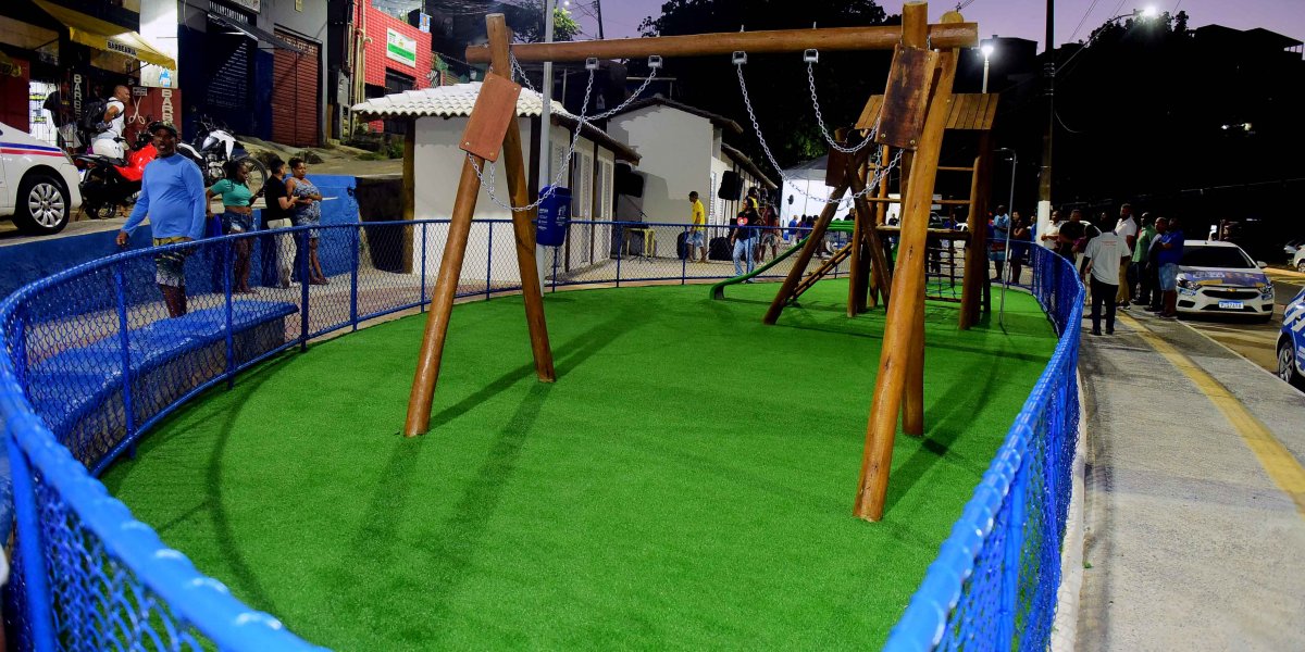 Praça é inaugurada na Federação com novas opções de lazer
