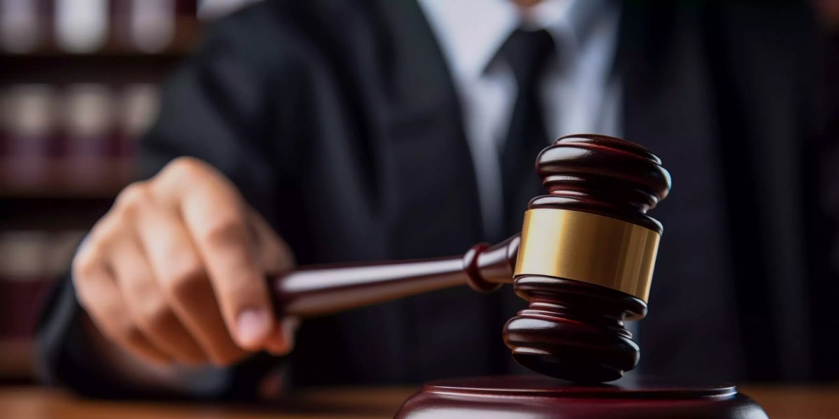 Homem é condenado a 21 anos por matar companheira asfixiada com cabo USB