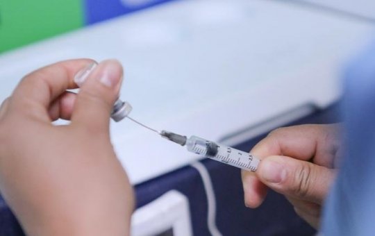 Secretaria Municipal de Saúde disponibiliza vacinas contra a dengue