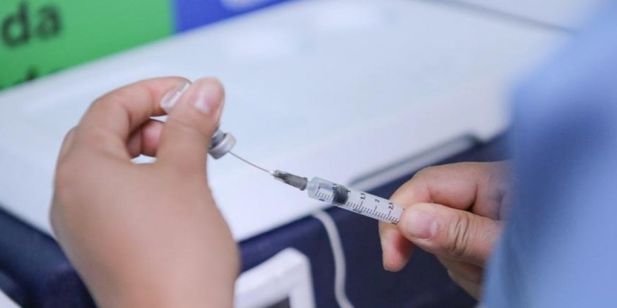 Secretaria Municipal de Saúde disponibiliza vacinas contra a dengue