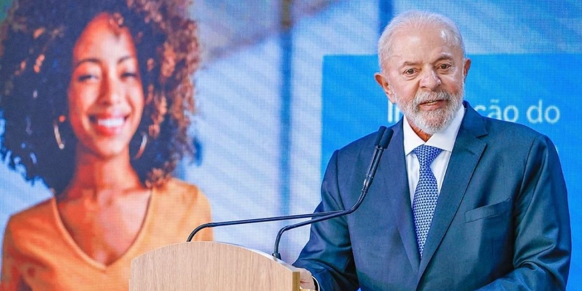 Governo Lula planeja proibir uso de celulares nas escolas