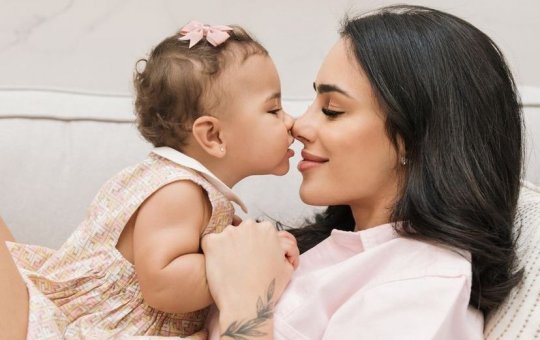 Bruna Biancardi contrata profissional do sono e filha dorme em seu quarto