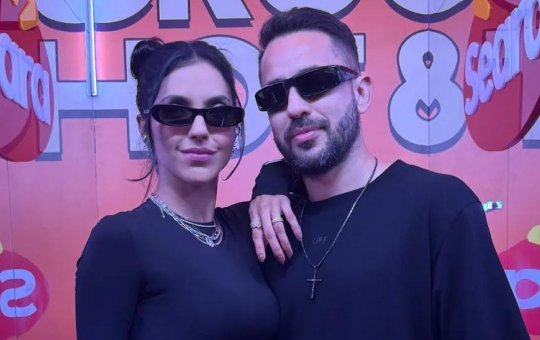 Após sofrer goleada, Éverton Ribeiro vai para Rock in Rio ao lado da esposa