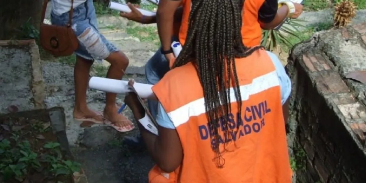 Casa desaba parcialmente no bairro de Periperi